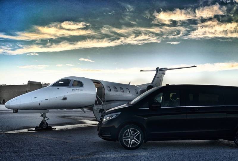 Minibus and Limousine service for private Aviation private jets terminals at Cannes Airport, Marseille Airport, Saint-Tropez Airport, or Paris Airport