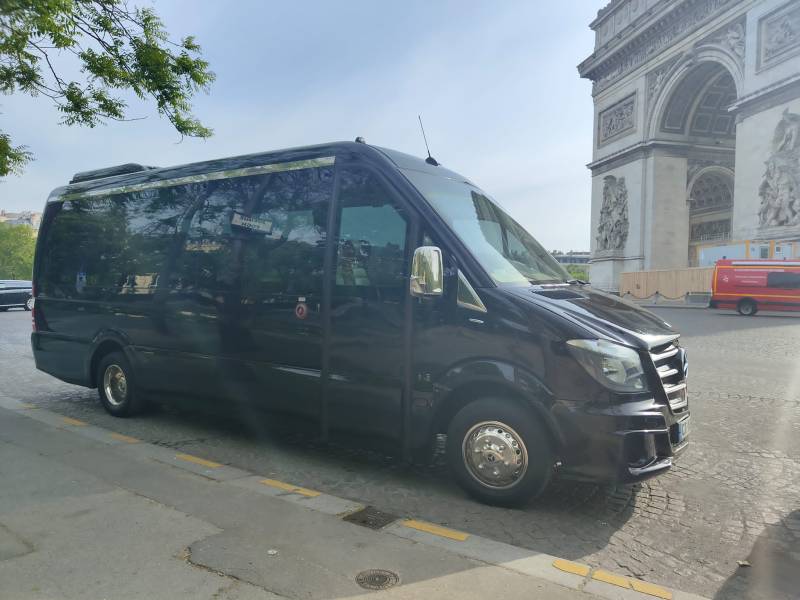 Hire A Luxury Coach bus with private driver in  Paris