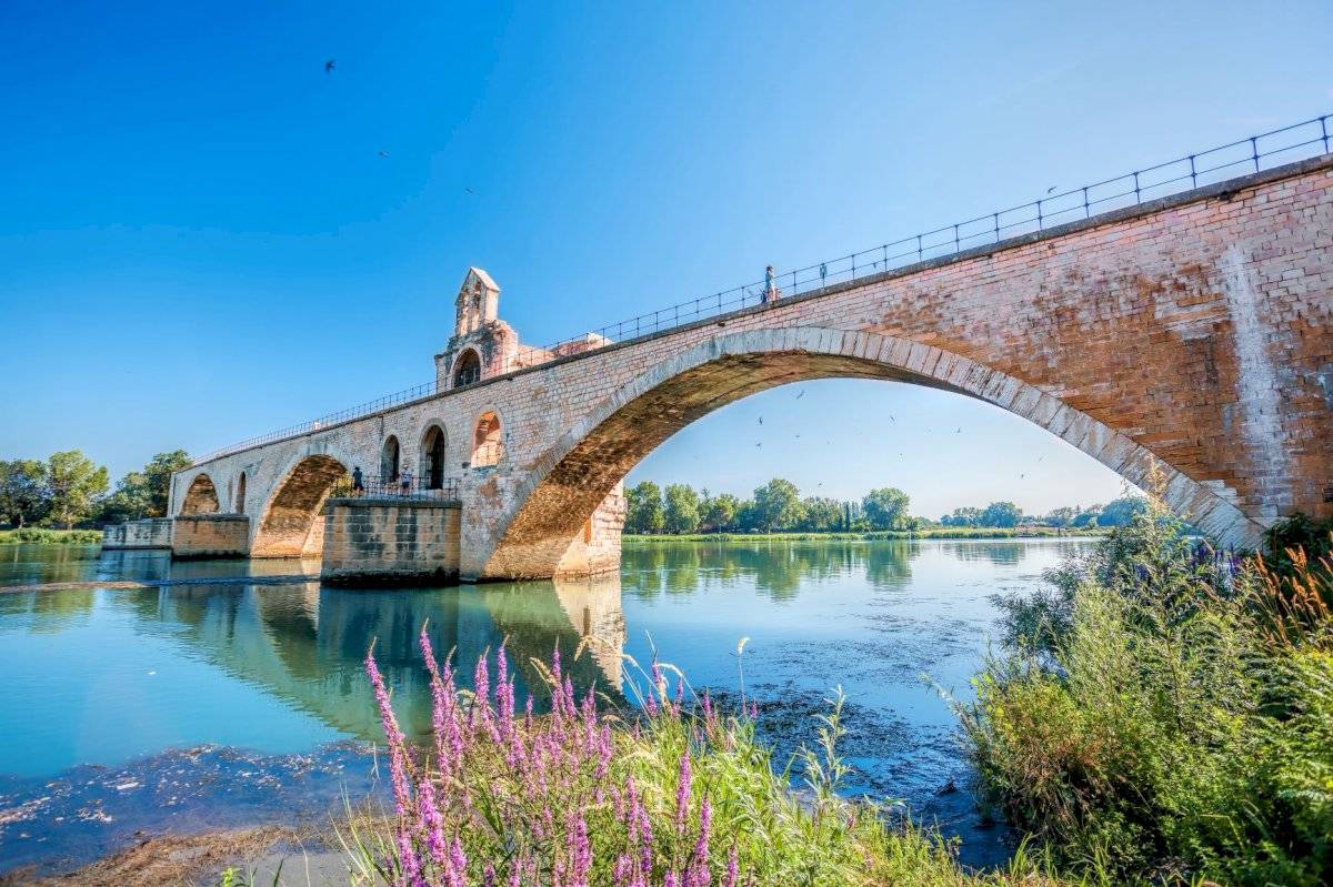Corporate Chauffeur Service for a Private Avignon Walking Tour with a Licensed Guide Corporate Chauffeur Service for a Private Avignon Walking Tour with a Licensed Guide