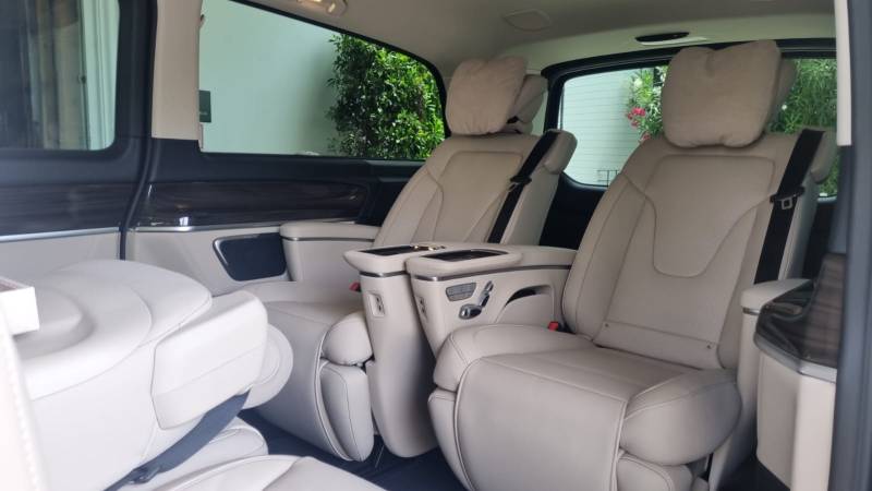 Discover our private chauffeur service From Marseille To Saint Tropez, Toulon, Cassis, Bandol  with a Mercedes V-Class