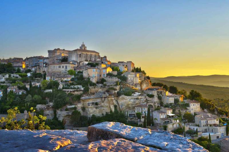 Minibus Full Day Avignon & Châteauneuf du Pape Tour from Aix en Provence with your knowledgeable English speaking drive