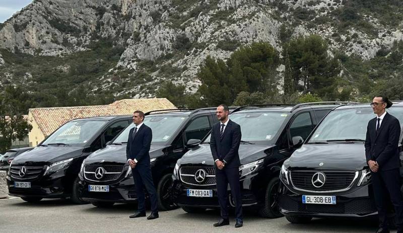 Minibus rental with english speaking private driver to discover Marseille and Provence