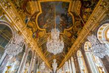 Exploring the Hall of Mirrors, a masterpiece of architectural beauty at Versailles