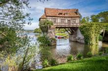 Capturing the essence of Monet's artistic inspiration in the famous Japanese bridge at Giverny Gardens