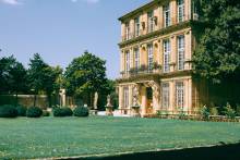 Immersed in the rich heritage of Châteauneuf-du-Pape wines